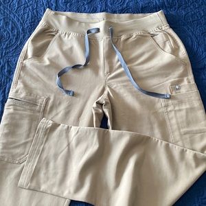 Medium Figs women’s Yola latte straight leg scrub pants